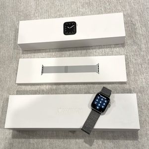 Apple IWatch Series 5 40mm silver aluminum case w/milanese loop band